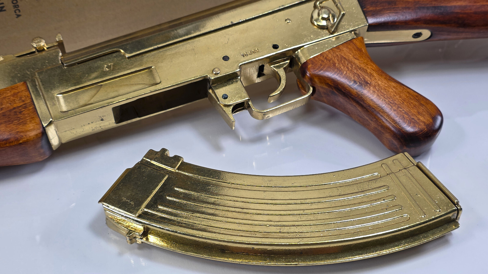 Non-Gun Replica AK-47 assault rifle Russia 1947 (Gold) 10